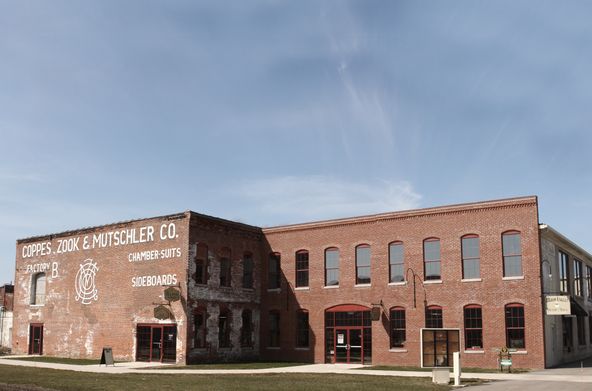 401 E Market St, Nappanee, IN 46550